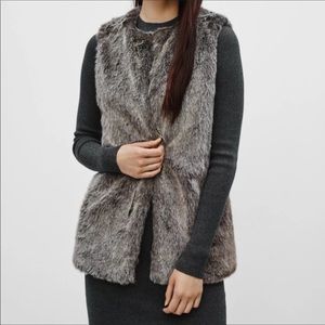 Aritzia Talula Faux Fur Vest- Size M